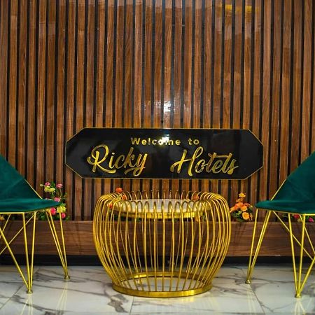 Ricky Hotels Ughelli Екстер'єр фото