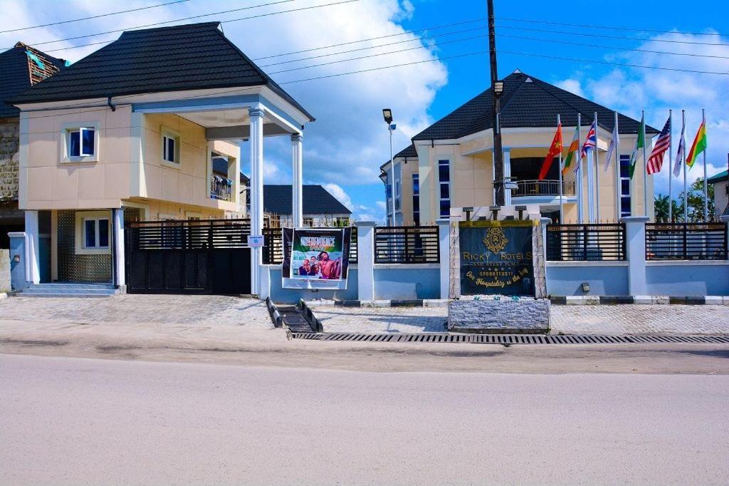 Ricky Hotels Ughelli Екстер'єр фото