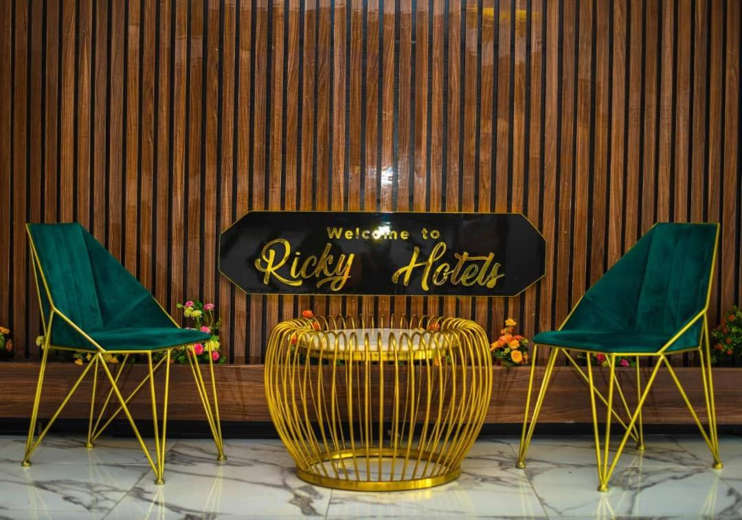 Ricky Hotels Ughelli Екстер'єр фото