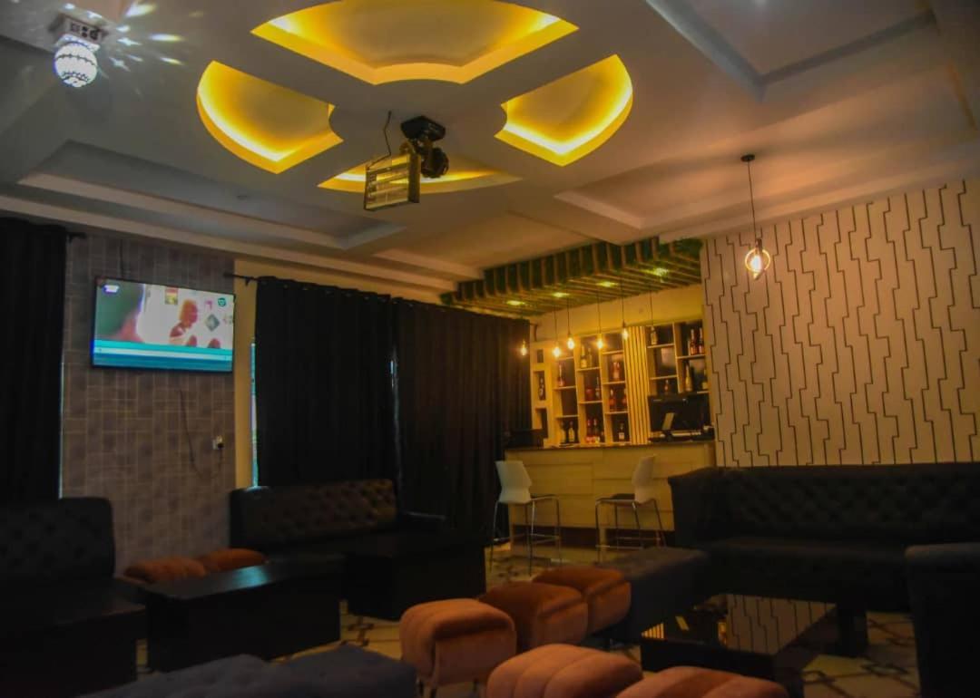 Ricky Hotels Ughelli Екстер'єр фото