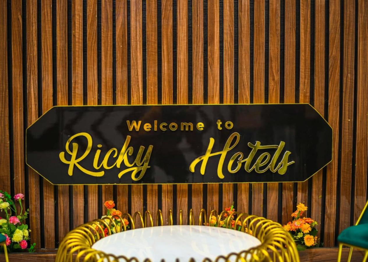 Ricky Hotels Ughelli Екстер'єр фото